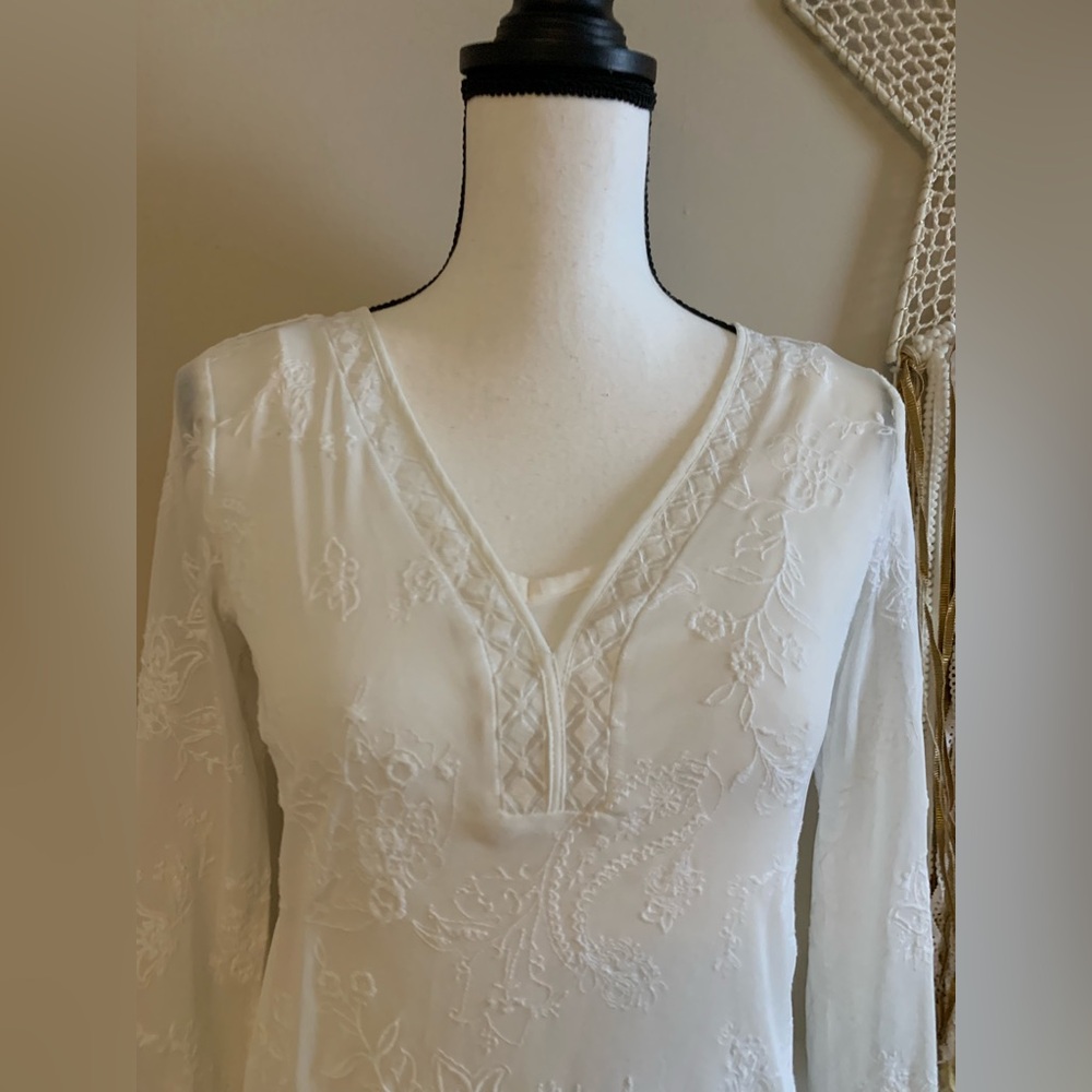 D O N A T E D 
White House Black Market size xs shirt w tank top EUC GS B58 - Picture 2 of 7